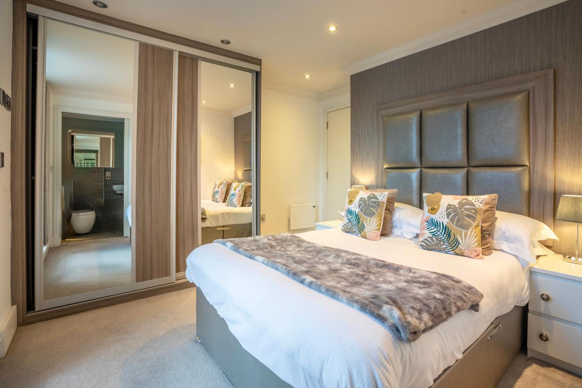 31 Cocoa Suites Йорк Экстерьер фото